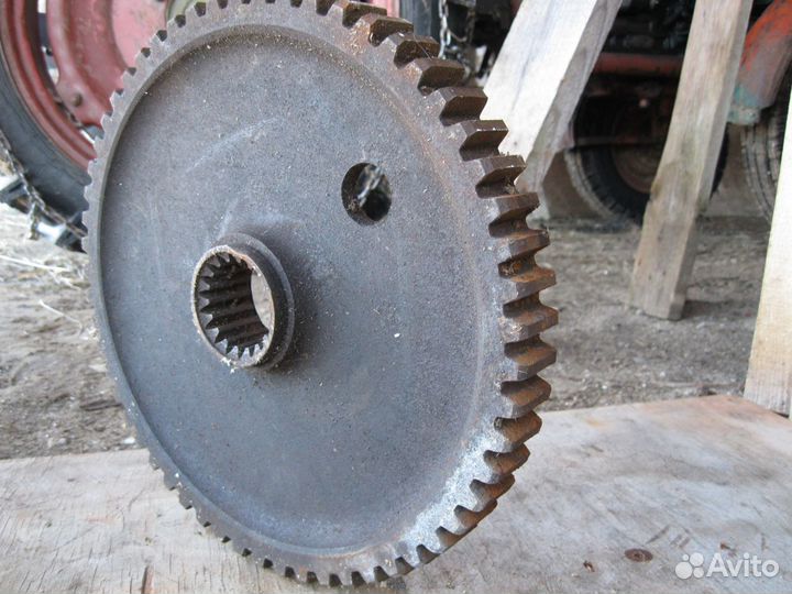 Бортовая шестерня на Т-16