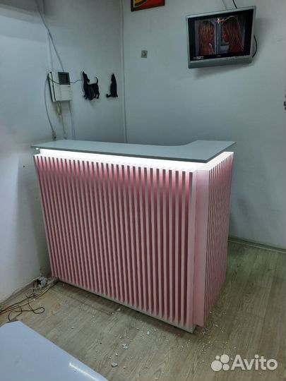 Стойка ресепшн