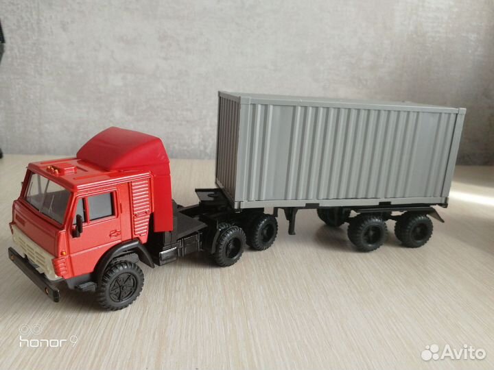 Модель 1/43 Камаз-5410 с контейнеровозом К-9385