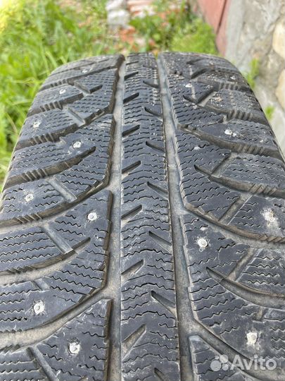 Bridgestone Ice Cruiser 7000 235/65 R17