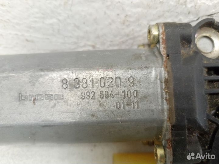 Моторчик переднего правого стеклоподъемника