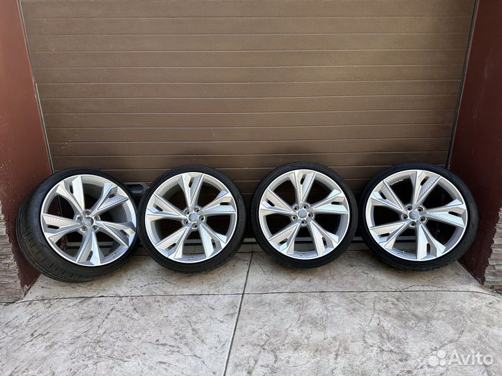 R22 Pirelli P Zero 285/30, PCD 5x112 DIA 66.6