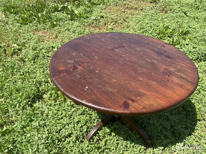 Журнальный столик круглый дерево