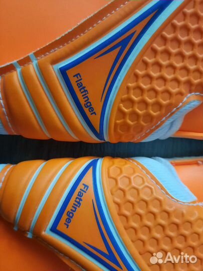 Перчатки вратаря