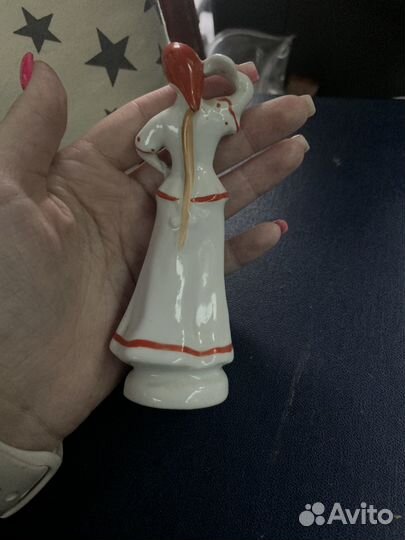 Фарфоровая Статуэтка
