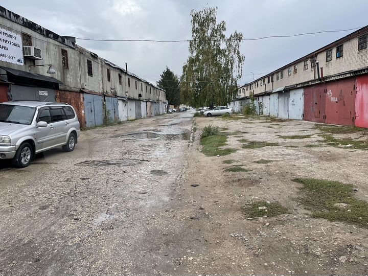 Гараж, > 30 м²