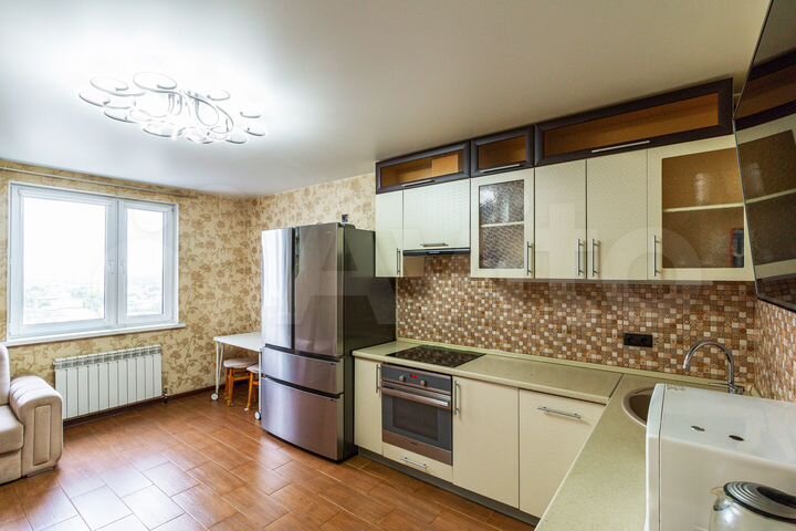3-к. квартира, 92 м², 8/17 эт.