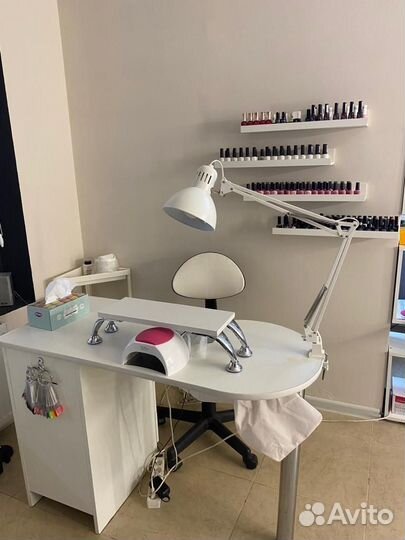 Стол маникюрный