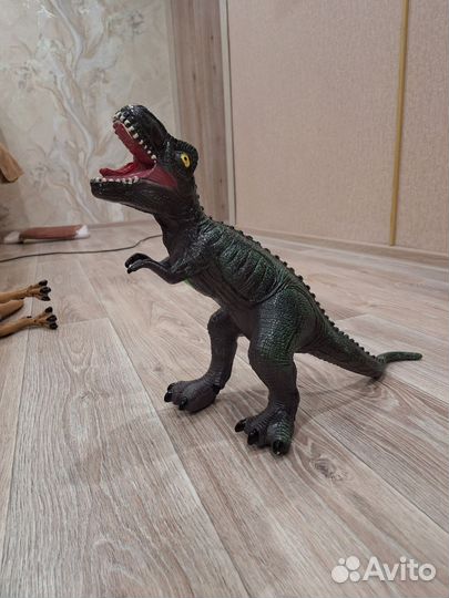 Динозавры игрушки
