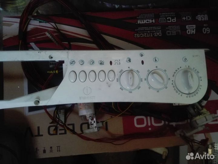 Передняя панель для стир.машины indesit W105TX(BG)