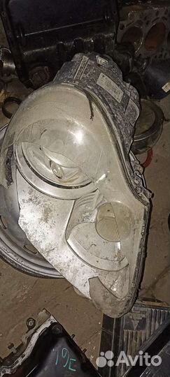 Передняя фара на Porsche Cayenne