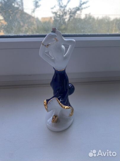 Три статуэтки