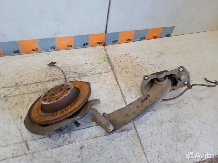 Кулак поворотный задний правый Volkswagen Passat