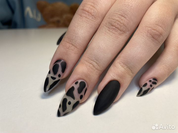 Маникюр в салоне