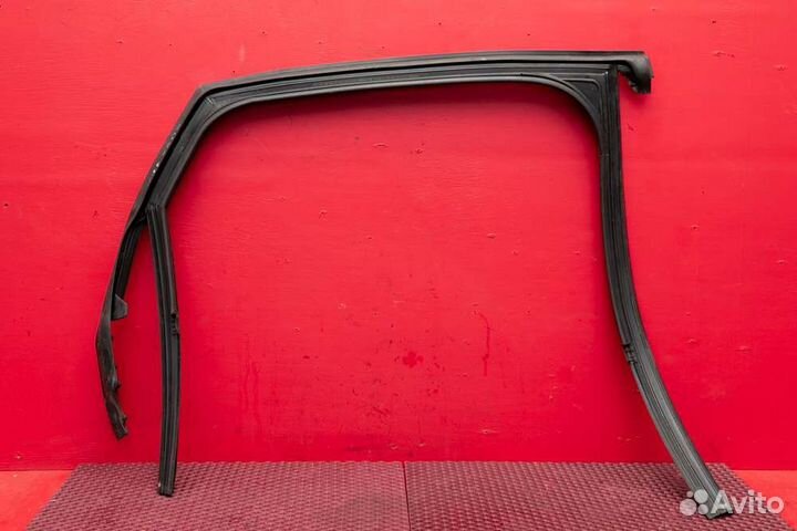 Уплотнитель стекла двери задний левый Audi A6 C7