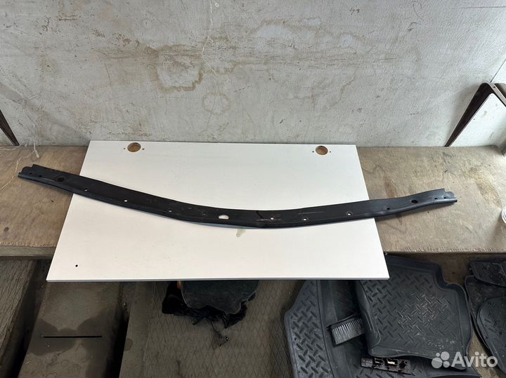 Уплотнитель капота Toyota Camry V40 2007 передний