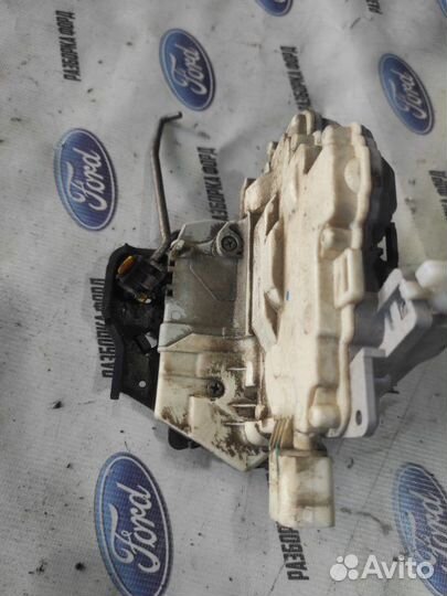 Замок двери задний правый Audi A6 C6 седан 2.4