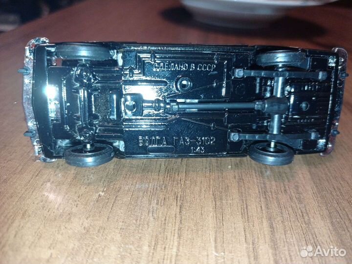 Модель автомобиля 1/43 Волга 3102
