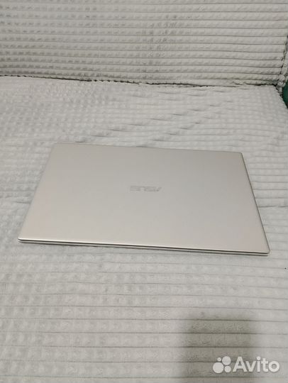 VivoBook 17 K712E