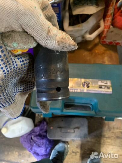 Гайковёрт в кейсе (32*33)