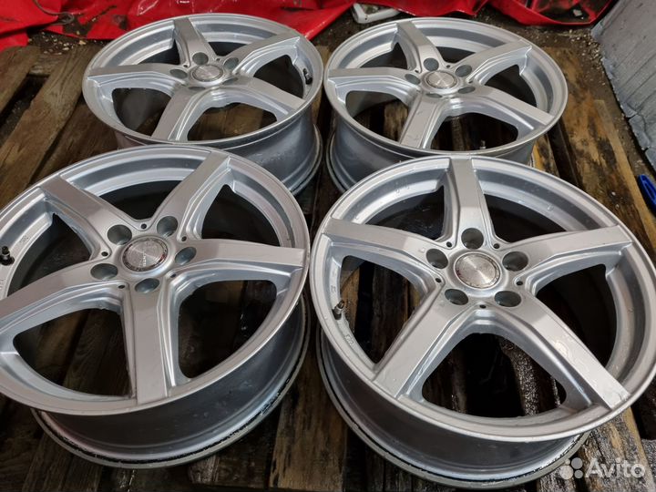 Комплект отличных литых дисков Dunlop Violento