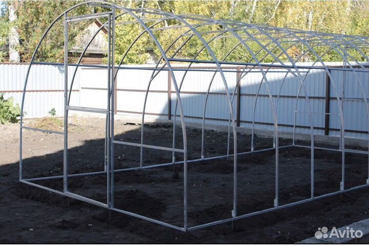 Теплица с цельно сварными дугами