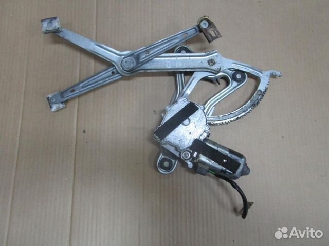 Стеклоподъемник передний правый w124 E-class 103