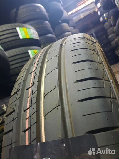 Royal Black Royal Mile 185/65 R15 88H