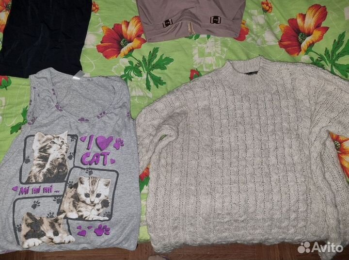 Отдам бесплатно женские вещи 42р