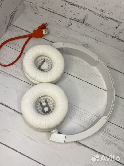 Беспроводные наушники JBL T450BT white белые