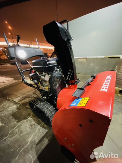 Гусеничный снегоуборщик Honda 18HP