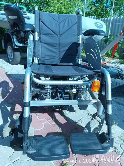Кресло-коляска c электроприводом для инвалидов