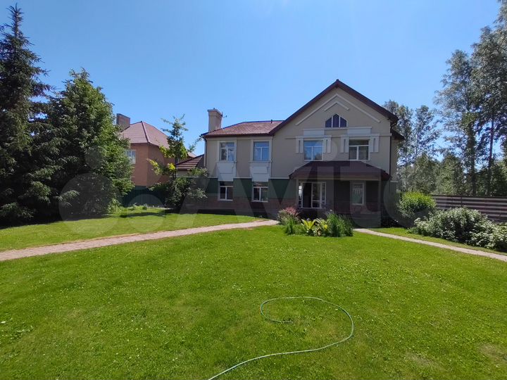 Коттедж 460 м² на участке 64 сот.