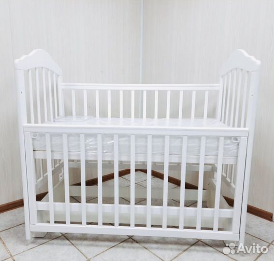 Детская кровать на маятнике с быстросъемным бортом