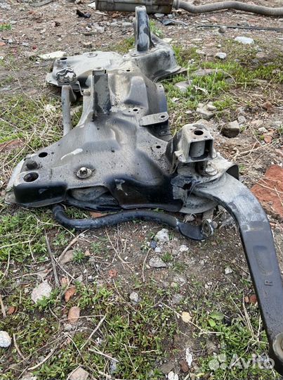 Подрамник Peugeot 206