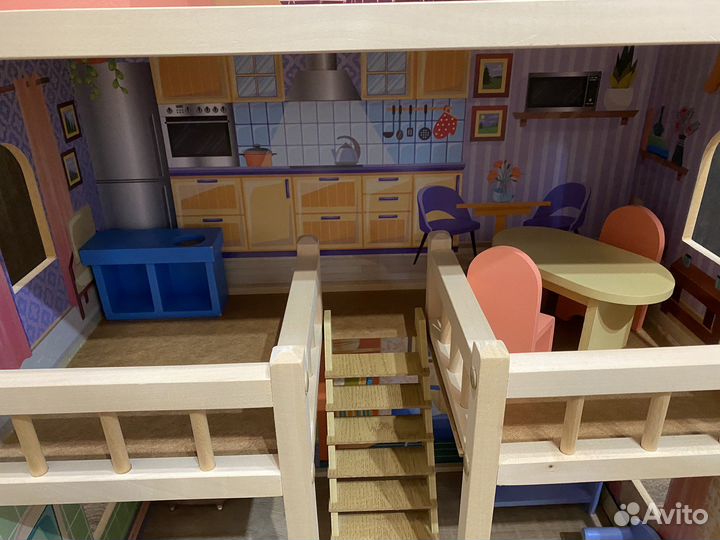 Кукольный домик с мебелью