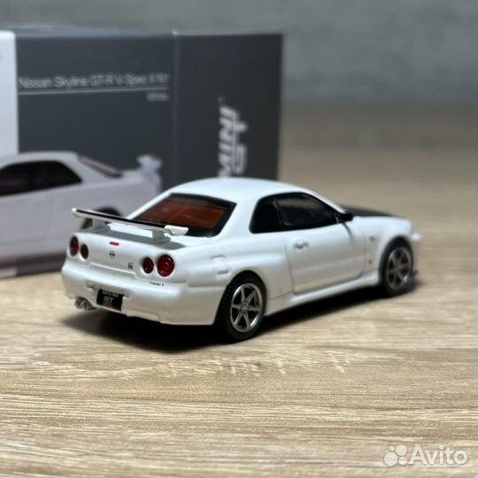 Mini GT Nissan Skyline GT-R (R34) V-Spec II N1