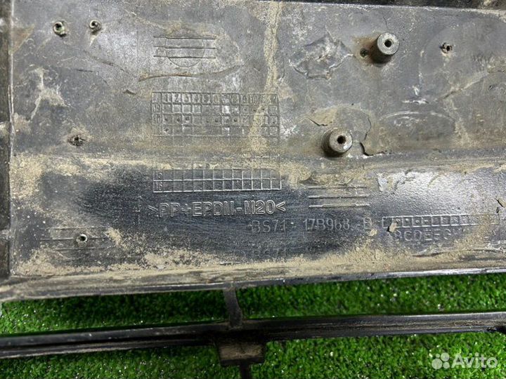 Решетка в бампер Ford Mondeo Iv 2011