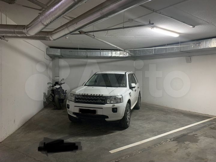 Машиноместо, > 30 м²