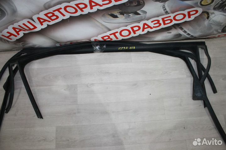 Уплотнитель opel astra gtc j