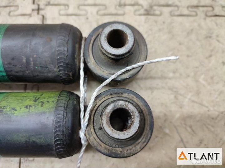 Амортизатор задний toyota prius