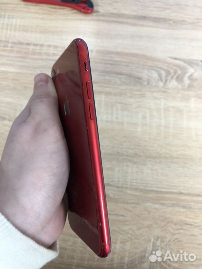 iPhone 8, 64 ГБ