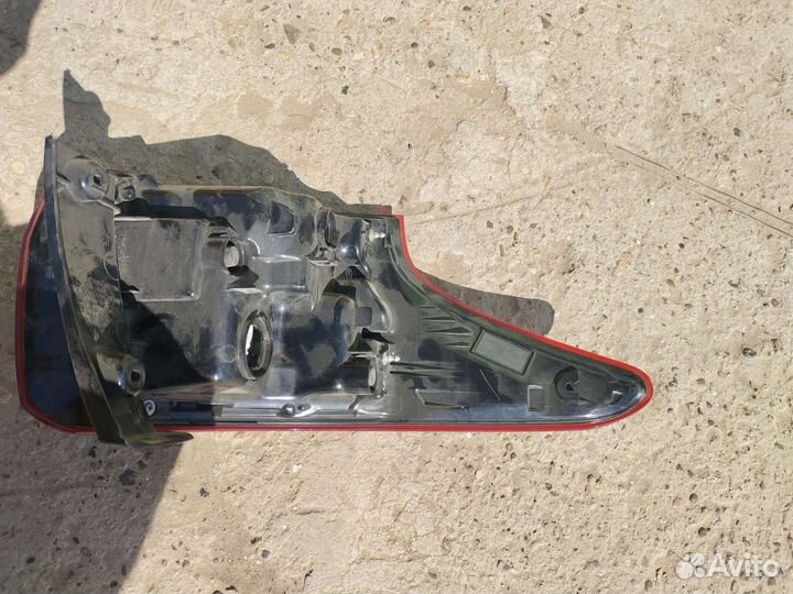 Фонарь задний правый Mitsubishi Outlander 3