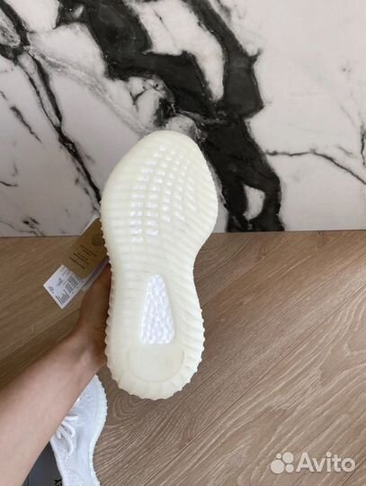 Оригинальные Adidas Yeezy Boost 350v2 Bone