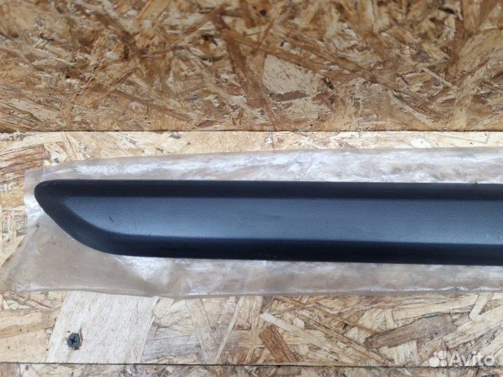 Молдинг двери передний правый Skoda Yeti С 2009