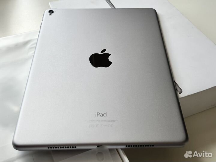 Новый iPad Pro 9.7'' 32GB Space Gray, в пленках