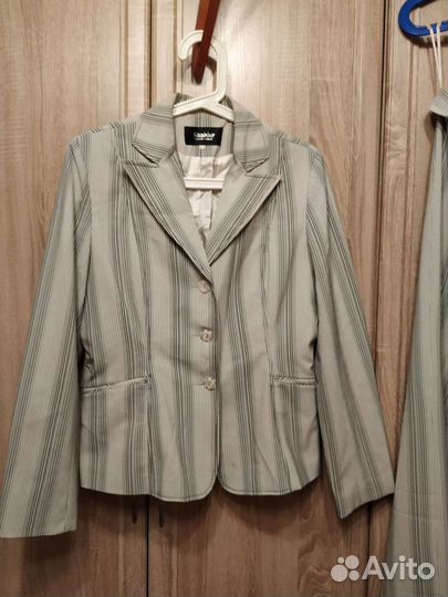 Женский деловой костюм тройка