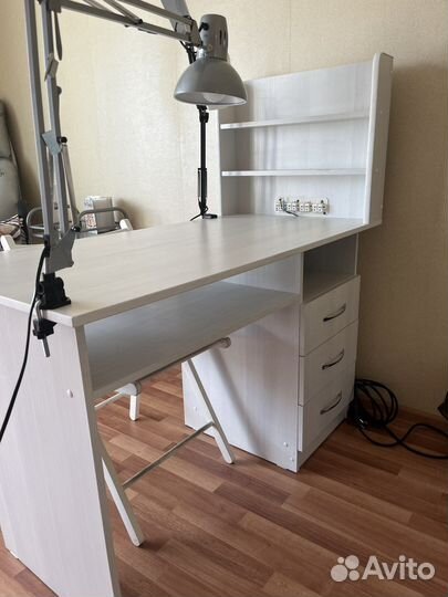 Маникюрный стол