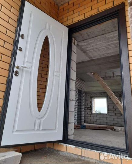 Дверь входная металлическая со стеклом