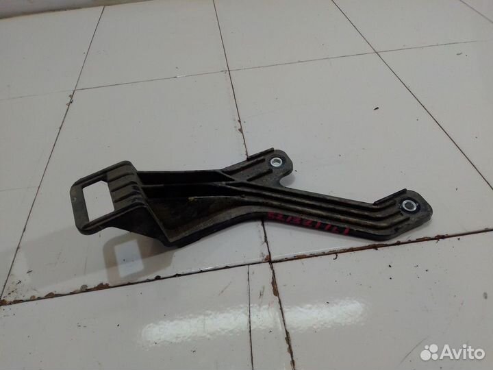 Кронштейн левый (Kia Quoris)